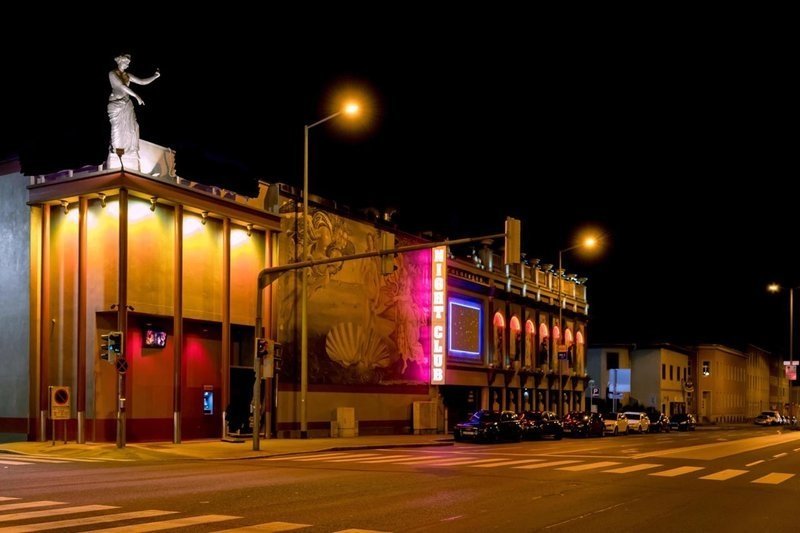 Fete, tinere 18 + pt evenimentul Moto GP din Austria